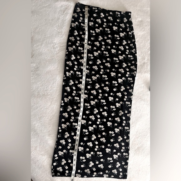 SHEIN Crop Top and Flower Skirt Set - Picture 4 of 7